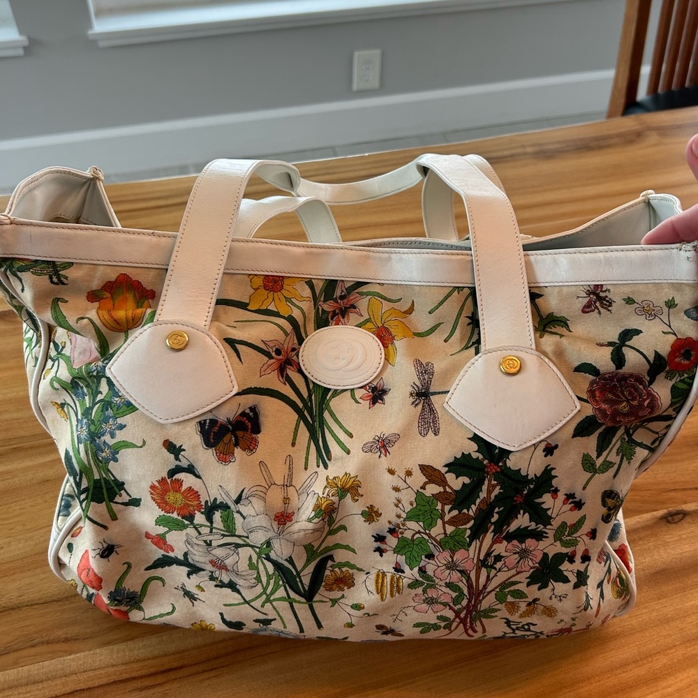🌼🌸🦋Authentic Vintage Gucci Flora Design Tote